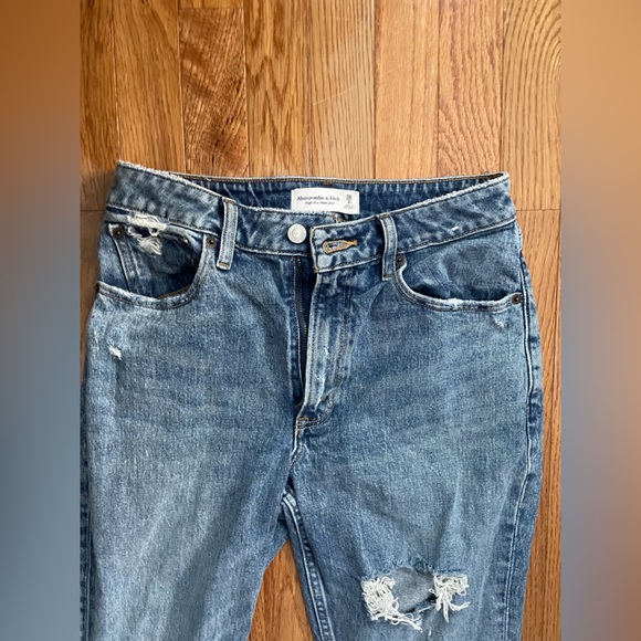 Abercrombie & Fitch High Rise Mom Jean CURVE LOVE - Picture 6 of 6